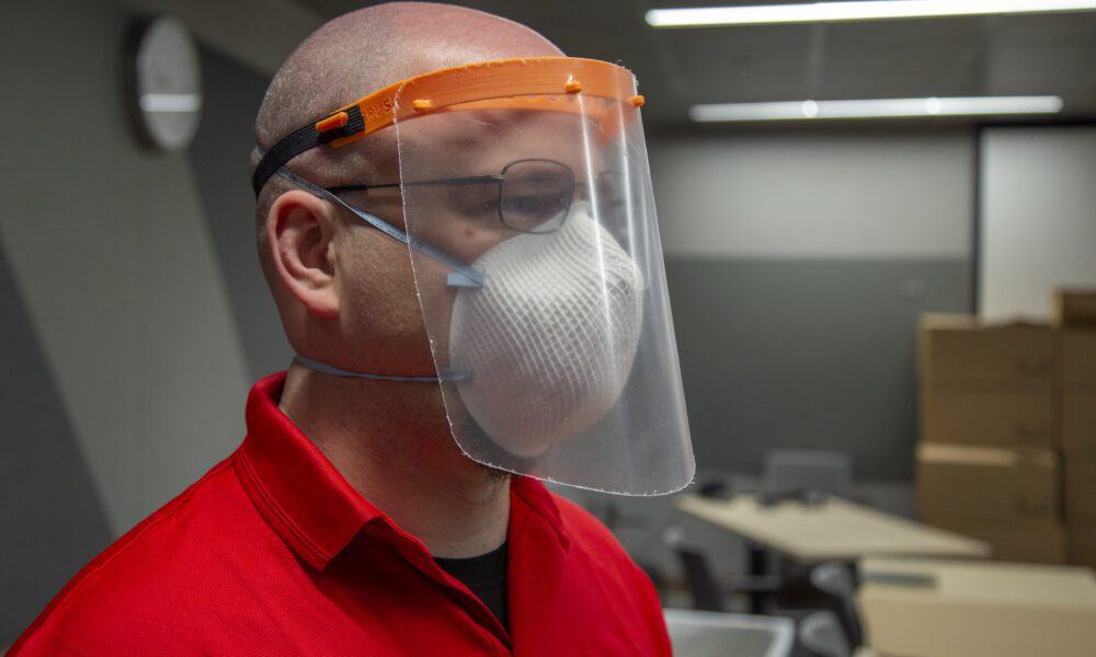 Nissan North America produce protectores faciales para trabajadores hospitalarios