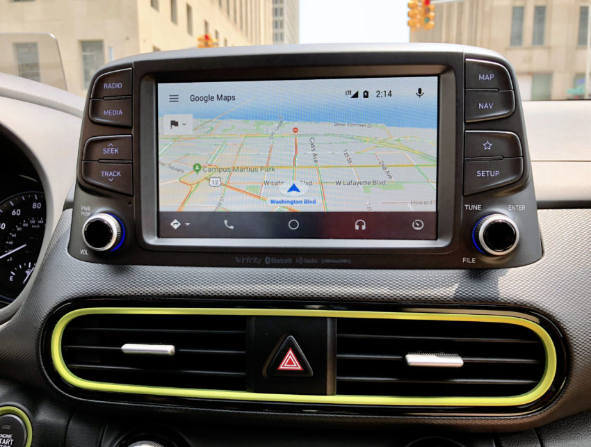 El sistema de información y entretenimiento es fácil de usar y además es compatible con Apple CarPlay y Android Auto. 