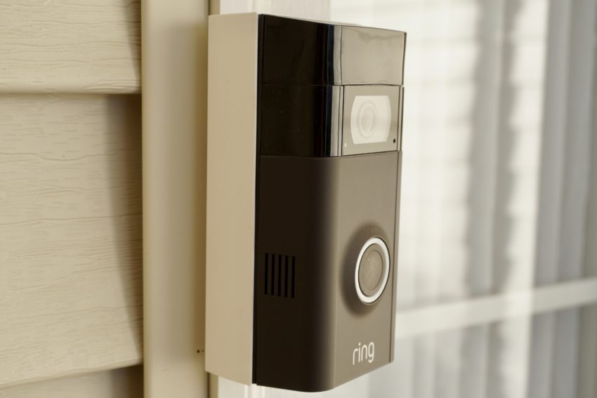 Ring Video Doorbell 2 es fácil de instalar y se incluyen adaptadores para ayudarlo a encontrar la ubicación correcta.