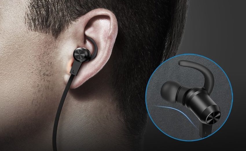 Las pequeñas puntas aseguran los auriculares a sus oídos incluso cuando están activos.