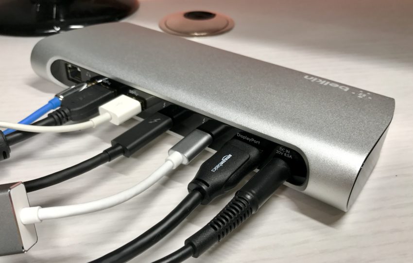 Conecte los accesorios de una computadora de escritorio a su MacBook Pro con un solo cable.