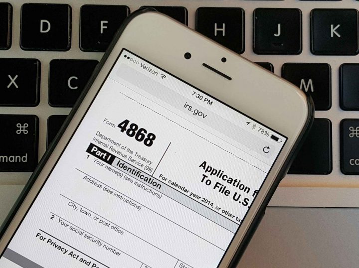 La mayoría de los usuarios pueden presentar el Formulario 4868 del IRS por su cuenta. 