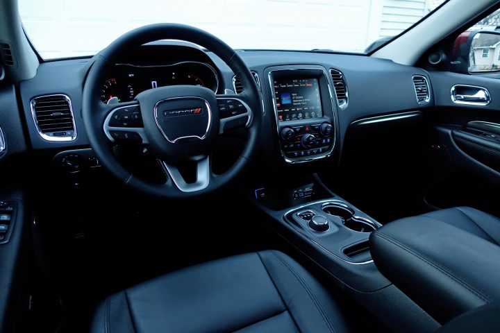 El interior del Dodge Durango 2017.