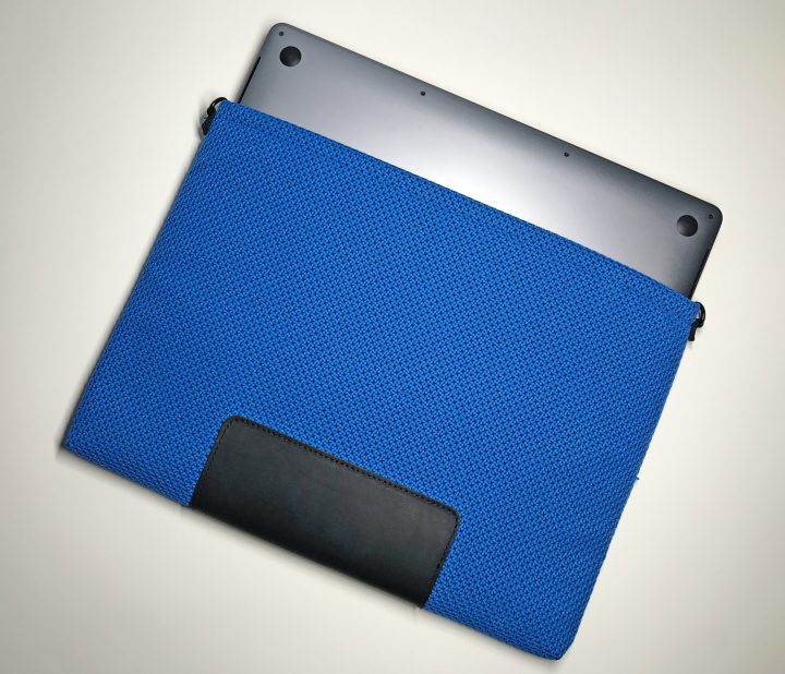 Esta es una funda protectora para MacBook Pro elegante, delgada y protectora. 