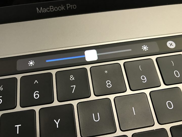 baje el brillo de la pantalla para mejorar la duración de la batería del MacBook Pro. 