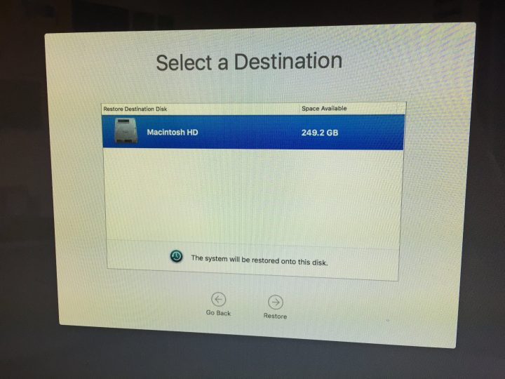 Elija su Macintosh HD para completar la degradación de macOS Sierra a OS X El Capitan.