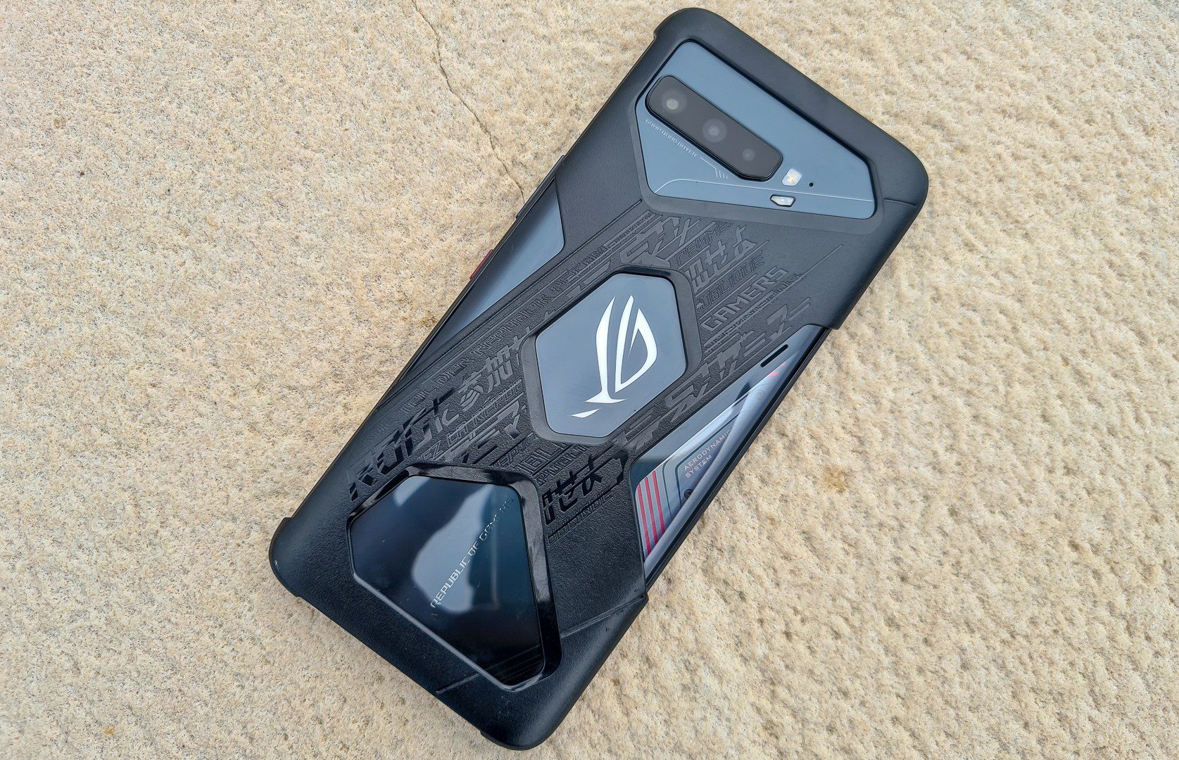 La variante Asus ROG Phone 3 12GB sale a la venta hoy a través de Flipkart