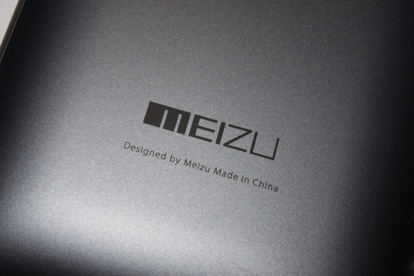 Meizu Pro 7 para encajar una pantalla 4K de 5.7 pulgadas en un cuerpo de aleación de titanio