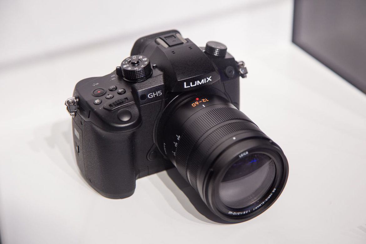 La cámara Panasonic Lumix GH5 para videógrafos profesionales puede tomar fotos de 6K