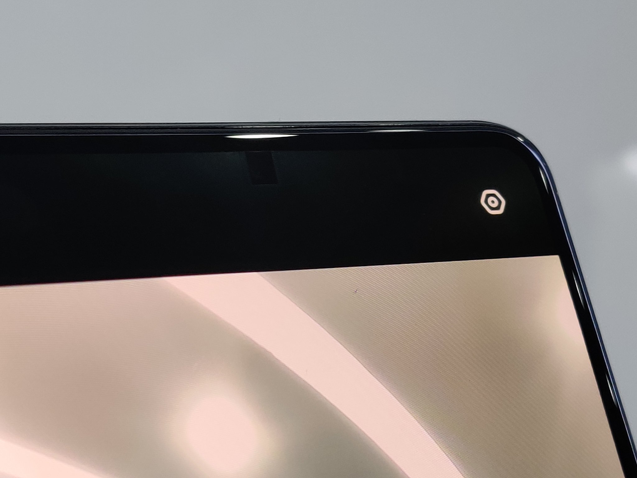 Prototipo de teléfono con cámara selfie debajo de la pantalla Oppo