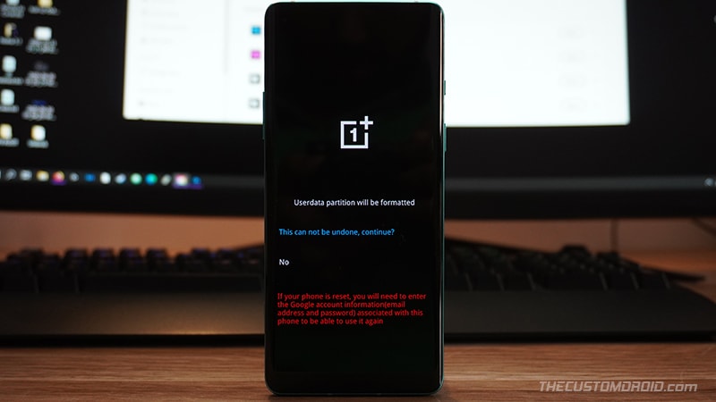 Seleccione "Esto no se puede deshacer, ¿continuar?"  para restablecer de fábrica el OnePlus 8T