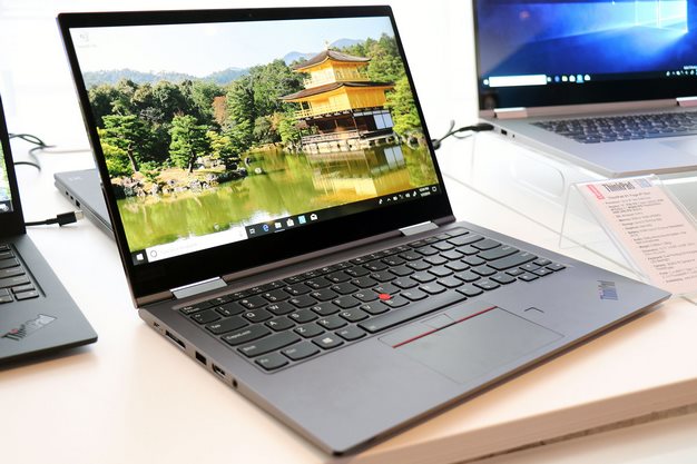 ThinkPad X1 Yoga lado izquierdo