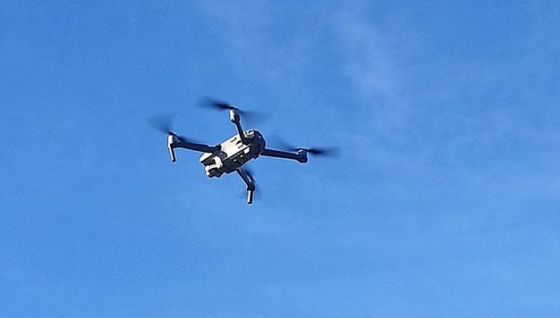 Drone DJI en ángulo del cielo