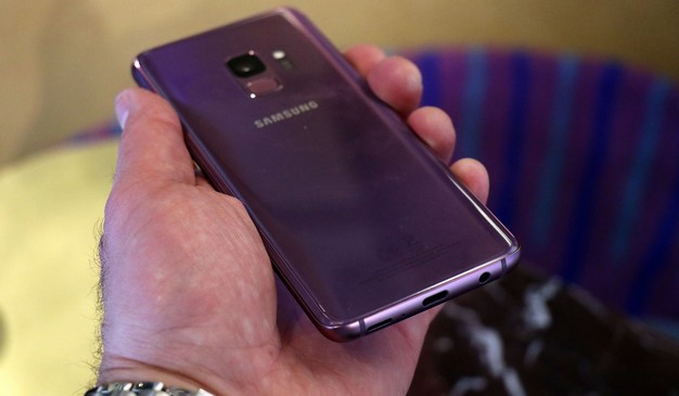 Galaxy S9 Lilac Purple en mano