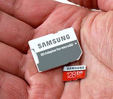 La tarjeta microSDXC de Samsung EVO Plus de 128 GB extrae transferencias de archivos de hasta 100 MB / s