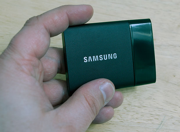Samsung Portable SSD T1 Hand