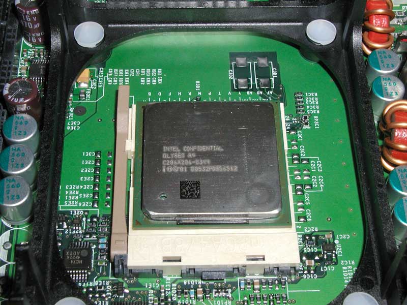 Pentium 4 de Intel con bus de 533 MHz y el chipset i850E