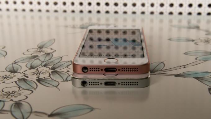 iPhone SE versus iPhone 5S Lightning-poorten
