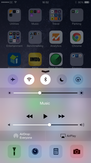 Schakel Bluetooth in iOS 8.1 in via Control Center