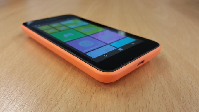 Nokia Lumia 530 Zijkant