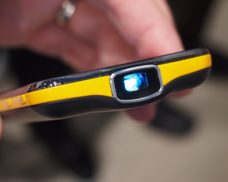 Samsung Galaxy Beam: la revisión del teléfono con proyector