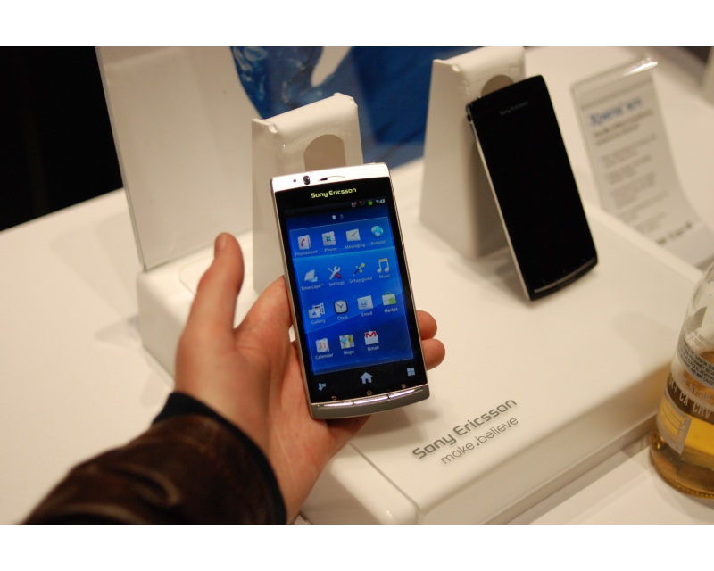 Sony Ericsson lanza el teléfono Xperia Arc Android 2.3