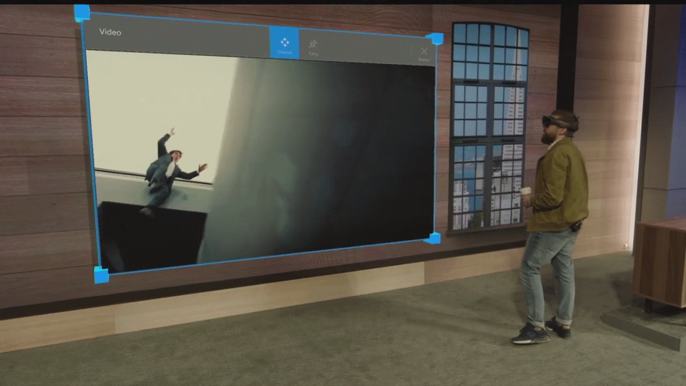 Nueva demostración de Microsoft HoloLens con una enorme pantalla de cine flotante