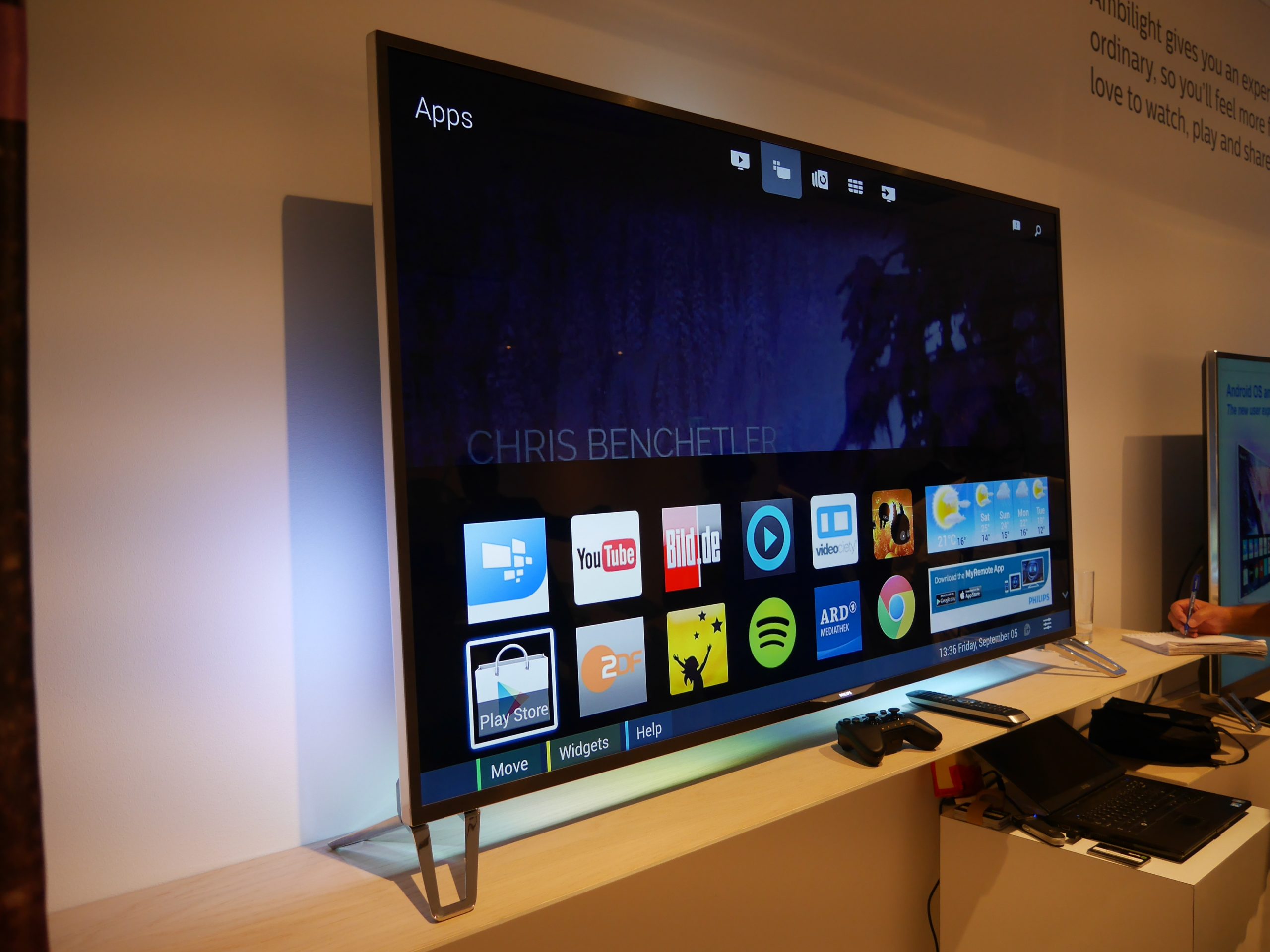 Philips 9809 con tecnología Android 4K TV review - manos a la obra