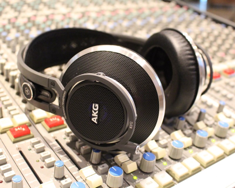 AKG lanza una revisión de auriculares de referencia K812 de £ 1,000