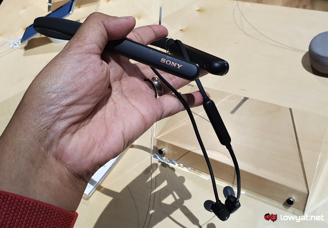 Auriculares con banda para el cuello WI-1000XM2 de Sony ahora disponibles en Malasia