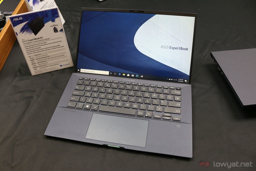 Asus ExpertBook B9450 pesa menos de 1 kg y tiene una duración de batería de hasta 24 horas