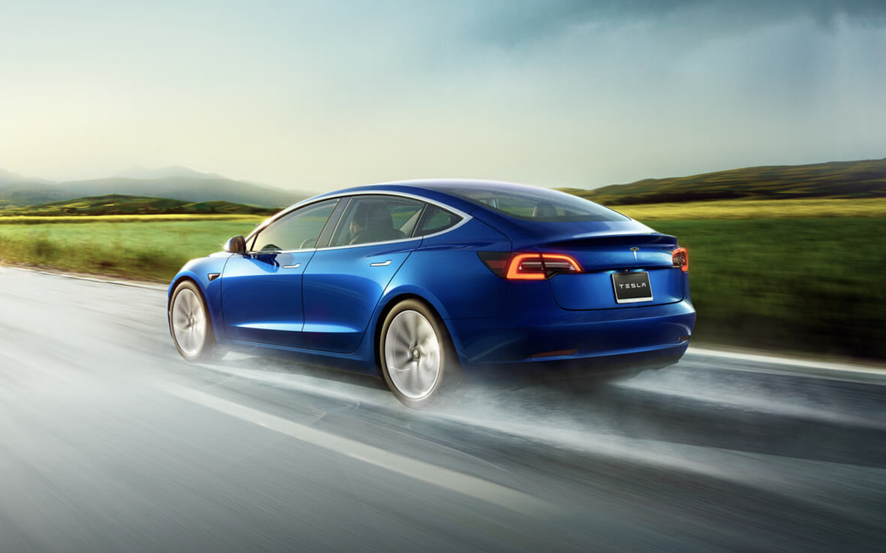 Elon Musk anuncia una nueva función de coche parlante para los coches Tesla