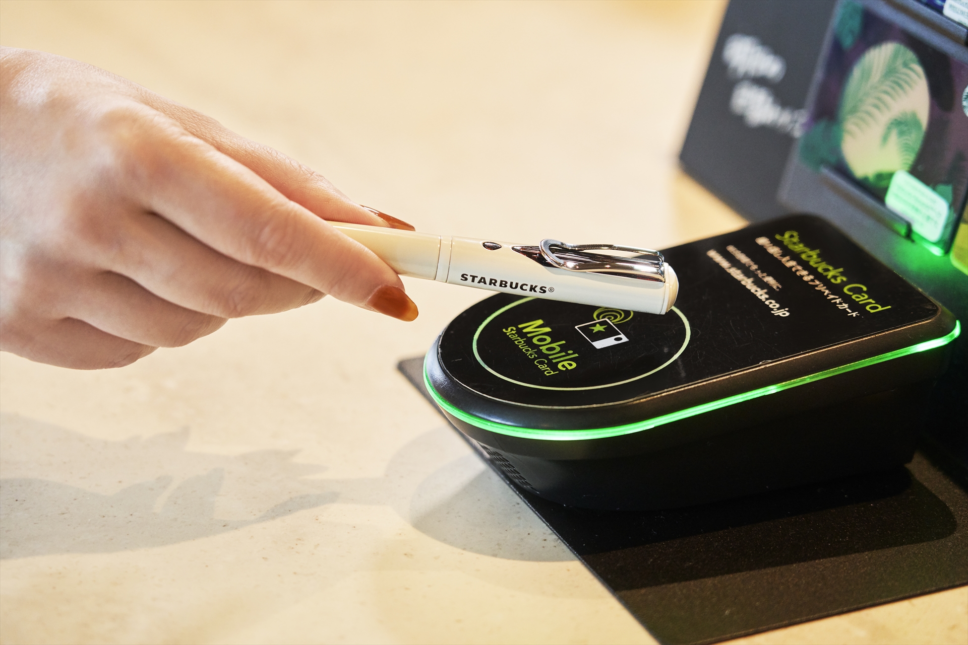 Starbucks Japan presenta un bolígrafo con billetera NFC incorporada