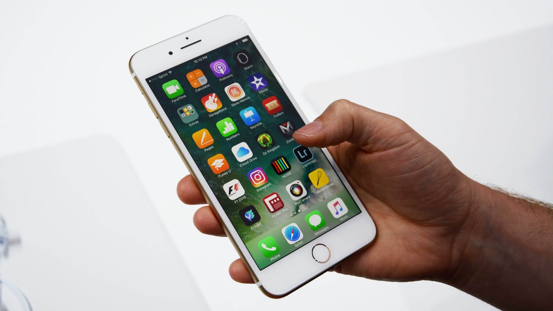 Apple acepta pagar $ 500 millones a los propietarios de iPhone en la fila de desaceleración