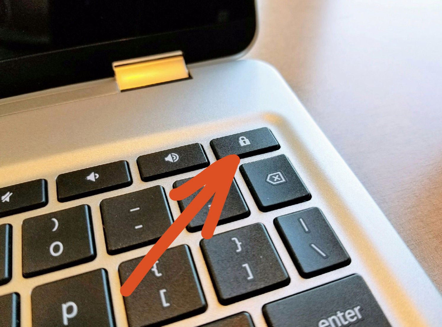 Botón de encendido en Chromebook