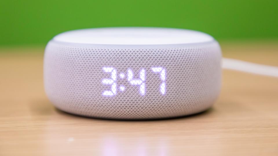 El Echo Dot con reloj está a mitad de precio en Amazon