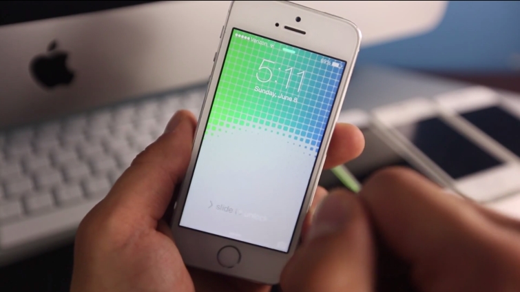 IPhones de Apple con iOS 7 afectados por un error de omisión de la pantalla de bloqueo