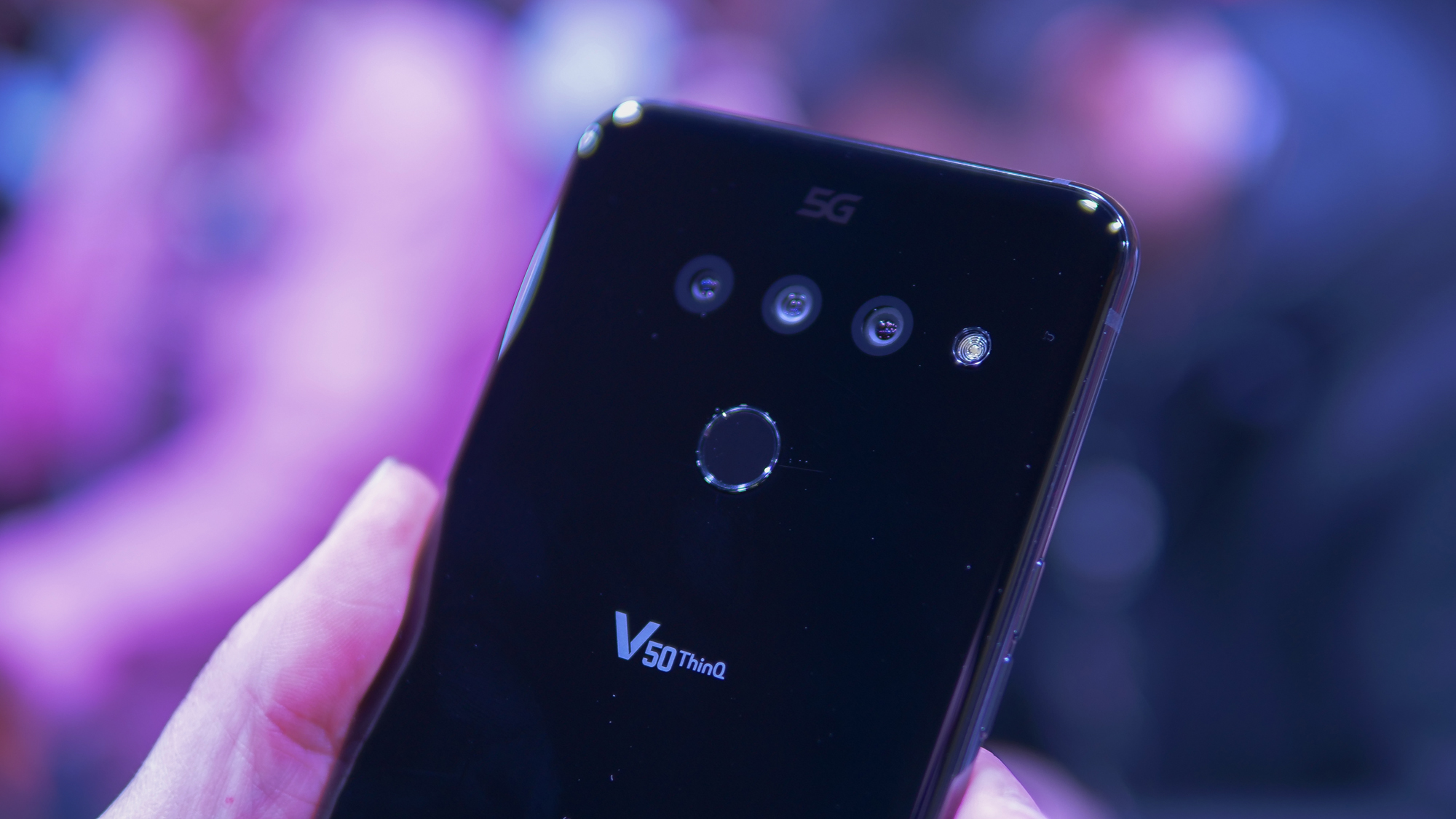 LG V50 ThinQ: LG debuta "plegable" teléfono de doble pantalla en el MWC