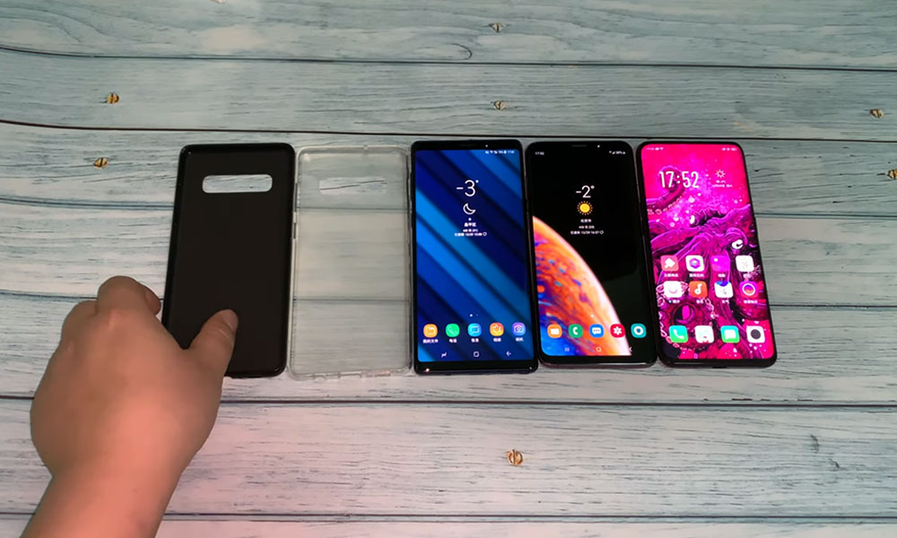 La carcasa supuesta del Samsung Galaxy S10 + muestra la diferencia de tamaño entre los teléfonos inteligentes actuales