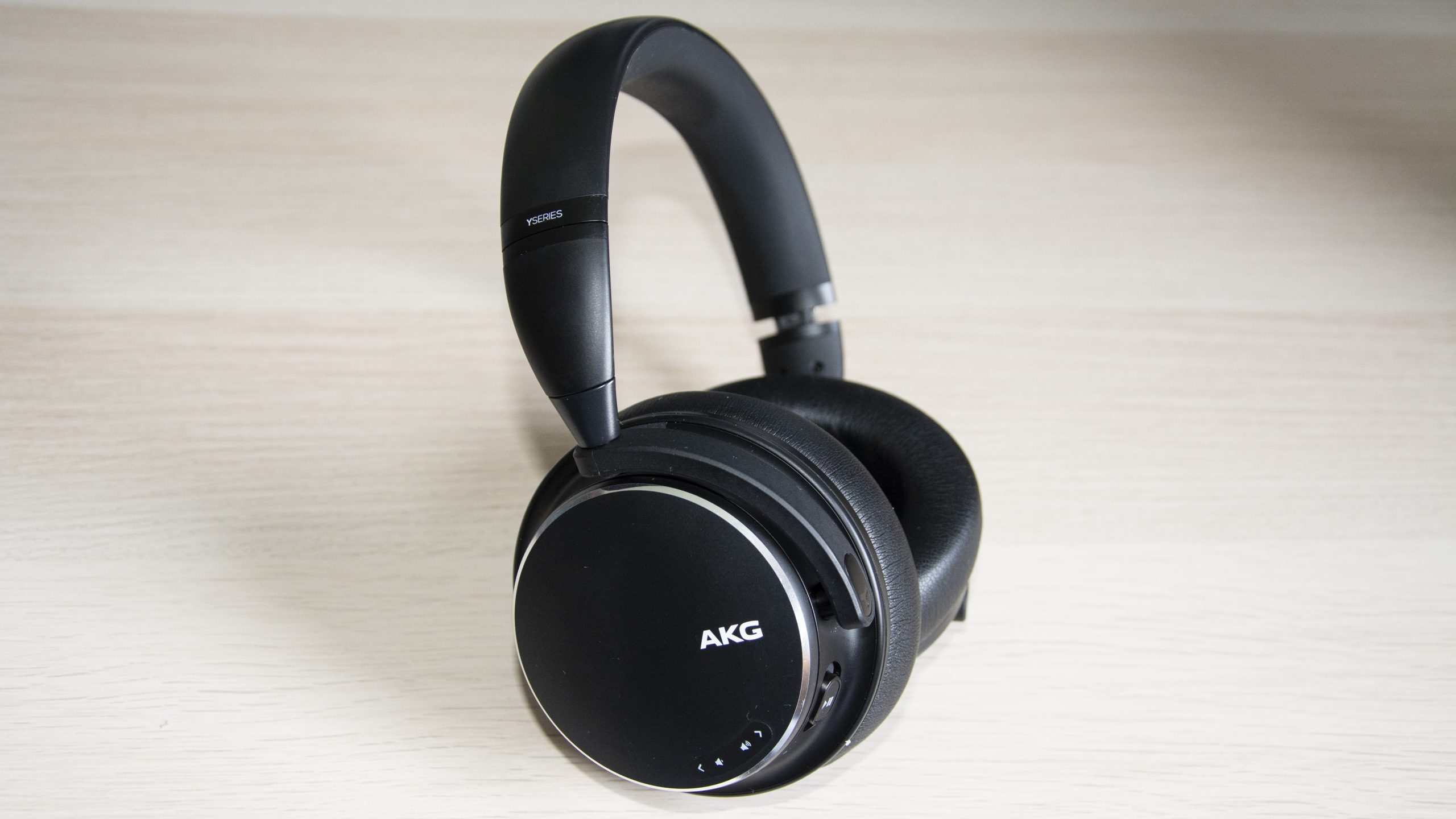 Revisión de AKG Y600NC: auriculares elegantes que carecen de sustancia ANC