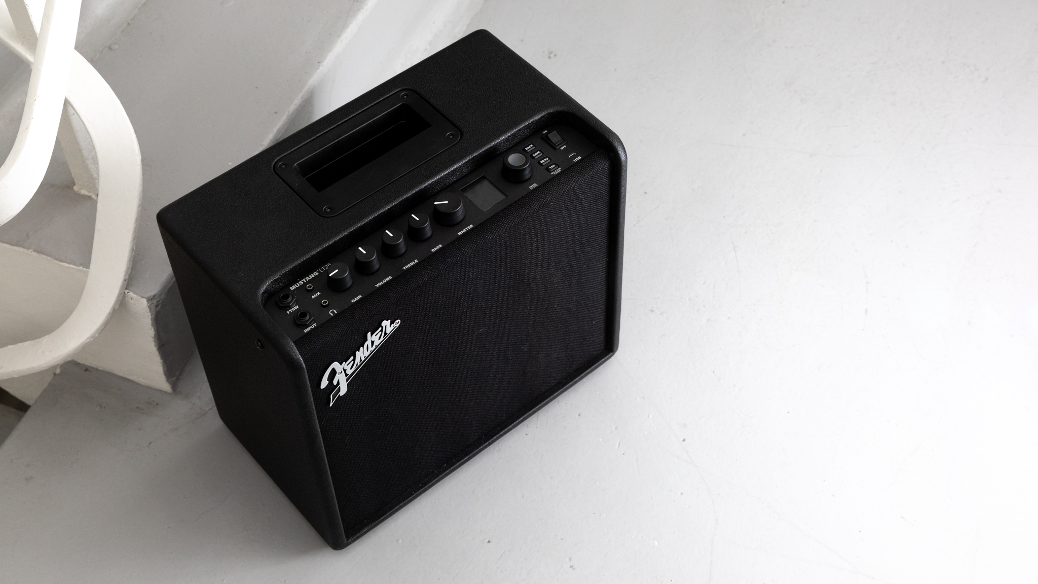 Revisión de Fender Mustang LT25: amplificador de guitarra y altavoz