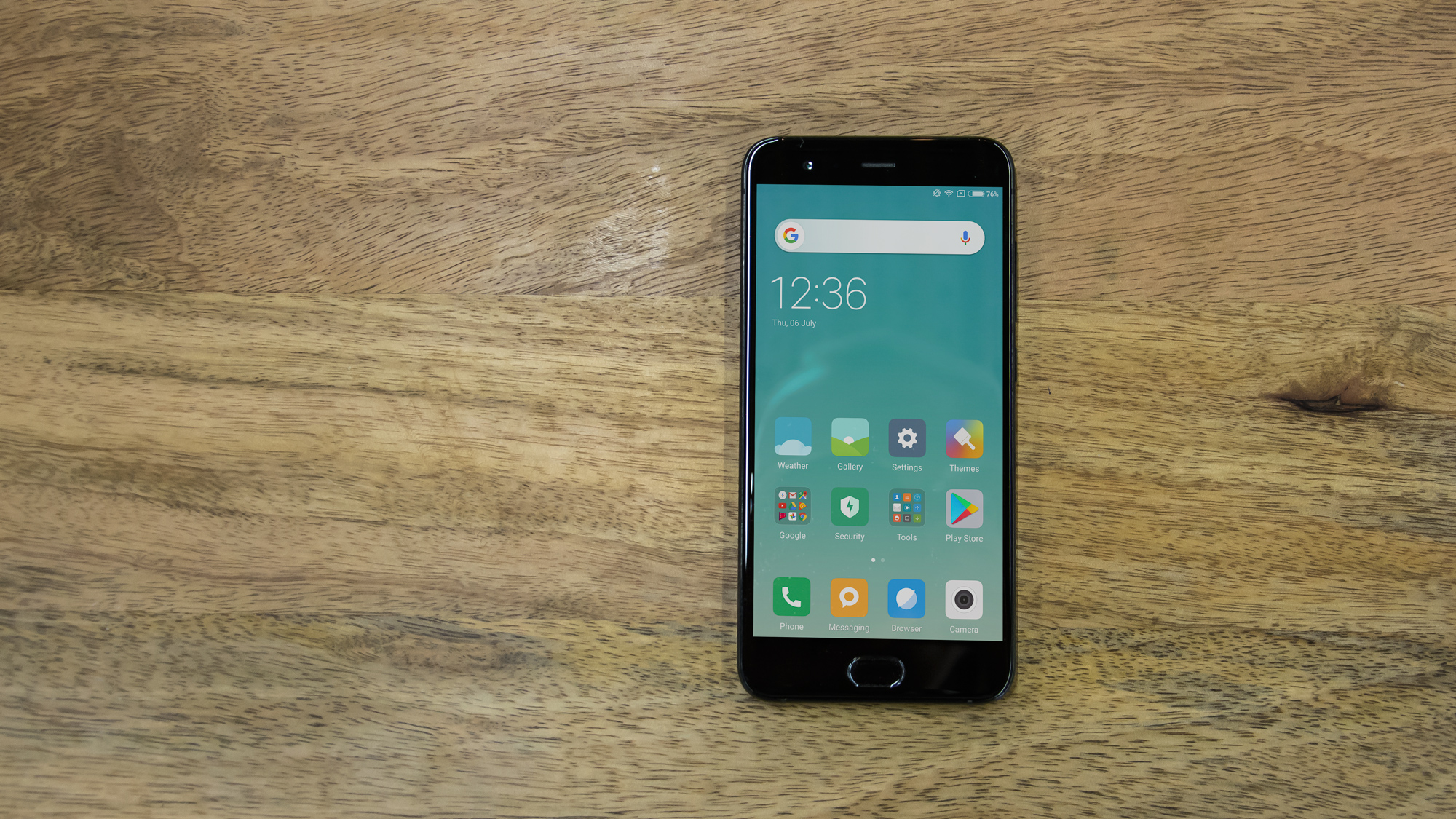 Revisión de Xiaomi Mi6: Desconocido, pero no no deseado