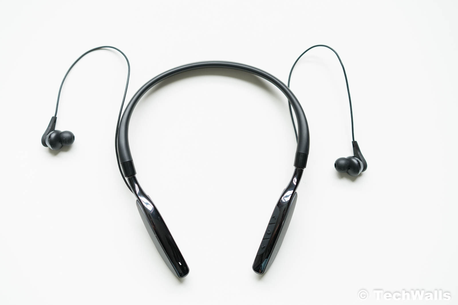 Revisión de auriculares internos inalámbricos con banda para el cuello AUKEY EP-B39