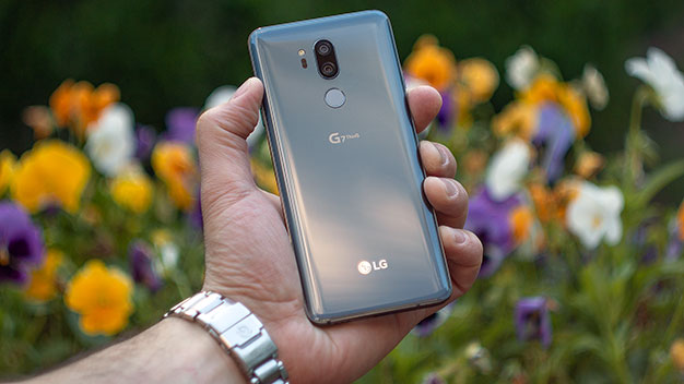 LG G7 ThinQ Flowers Background