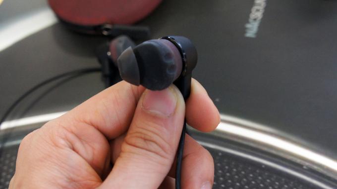 JBL Under Armour Headphones draadloze hoofdtelefoon close-up