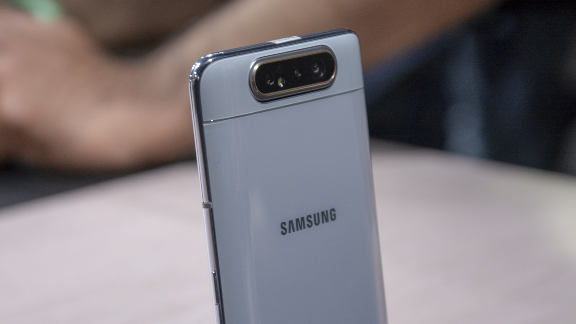 Revisión práctica del Samsung Galaxy A80: acción giratoria de tres cámaras