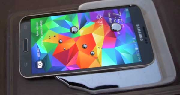 Samsung Galaxy S5 recibe un baño de mercurio líquido