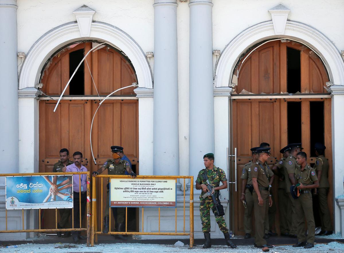Sri Lanka impone una prohibición temporal de las redes sociales tras los ataques con bombas de Pascua