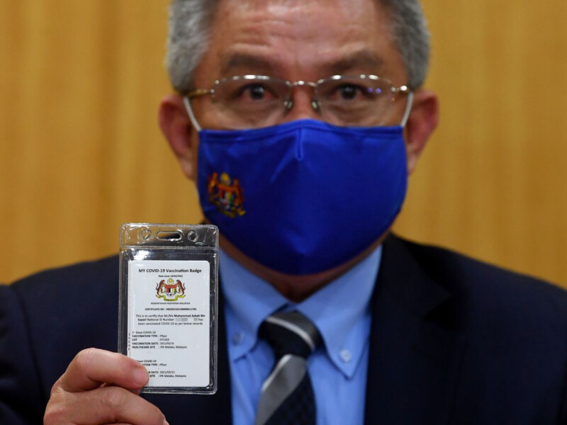 Khairy Jamaluddin: No Physical Fully-Vaccinated Badge, Only Digital Certificate