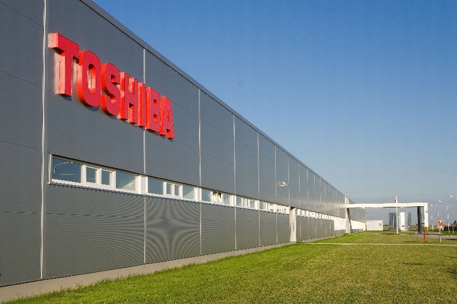 Toshiba Facing Record Losses In 2015; Cutting 5% Of Its Workforce